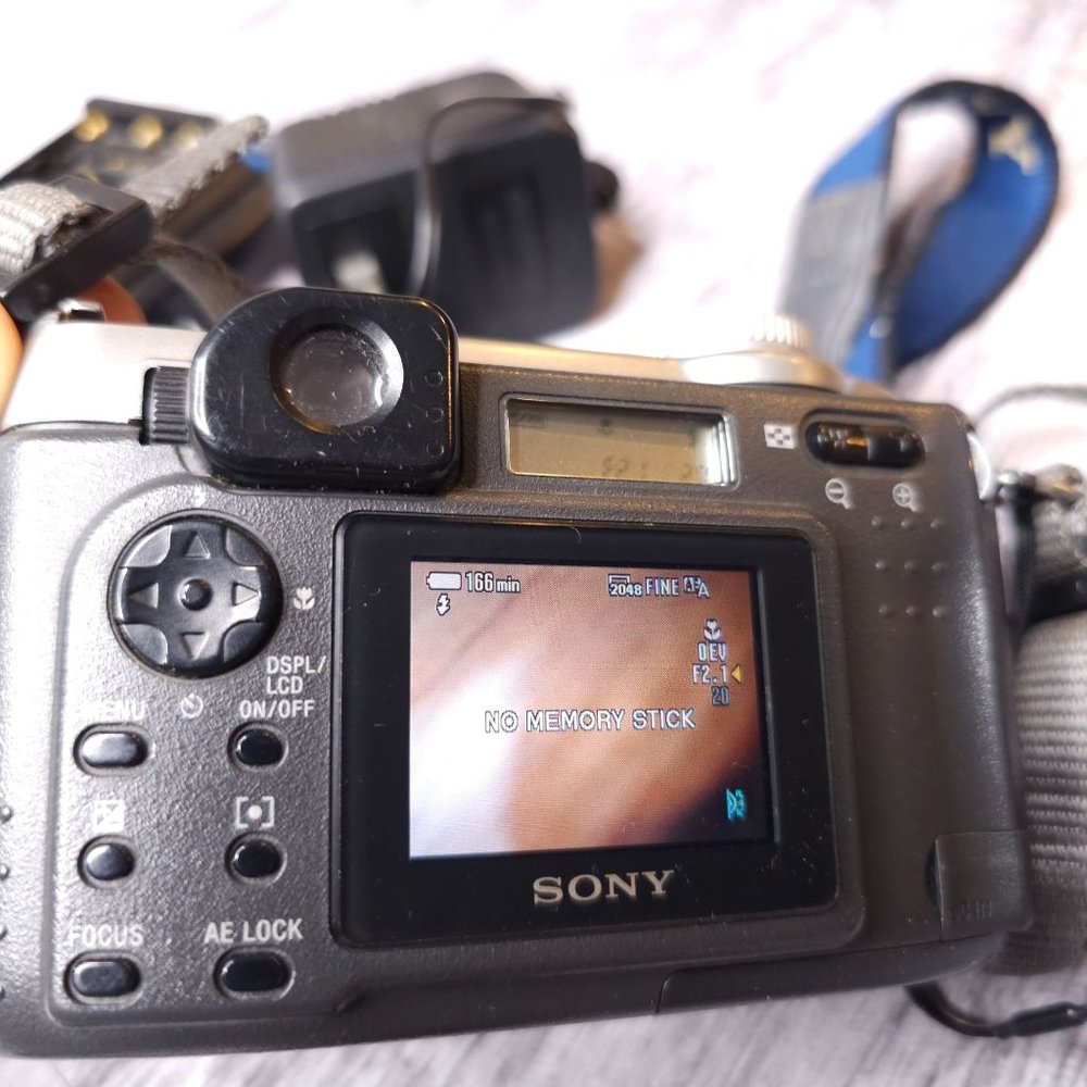 Sony Cybershot 3.3 Megapixel Digital Camera with 8MB Sony Memory Stick - Picture 7 of 14